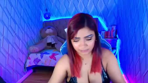 Nicolle Miley online show from 09/29/25, 03:22