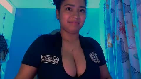 Snapshot of nicolletaylorq chatting on 03/23/26, 01:37 Nicolle Miley online show from 03/23/26, 01:37