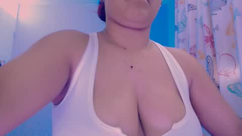 Snapshot of nicolletaylorq chatting on 03/26/26, 08:14 Nicolle Miley online show from 03/26/26, 08:14