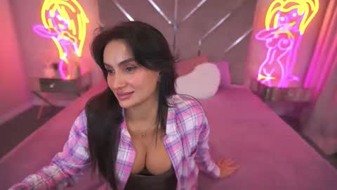 Nicole online show from 11/17/25, 06:41