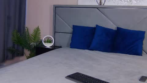 Snapshot of nicolros chatting on 04/15/26, 01:51 NicolRos online show from 04/15/26, 01:51