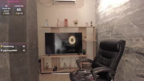 NicolRoss online show from 01/11/25, 04:14