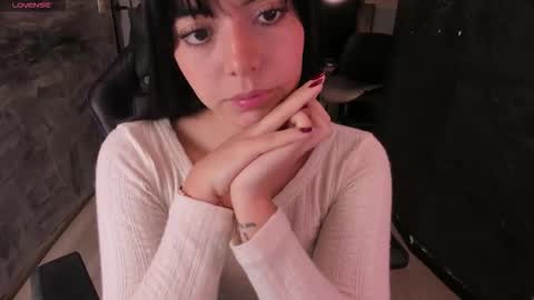 NicolRoss online show from 11/18/25, 03:05