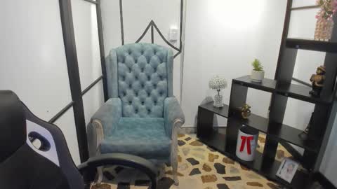 Snapshot of nicolross_ chatting on 12/19/25, 09:44 NicolRoss online show from 12/19/25, 09:44