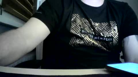 Snapshot of niewidoczny26 chatting on 03/08/25, 05:33 Niewidoczny online show from 03/08/25, 05:33