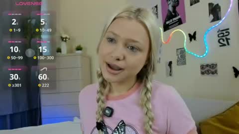 Snapshot of night_shard chatting on 07/12/26, 05:53 Hannah help me get 50 thumbs up online show from 07/12/26, 05:53