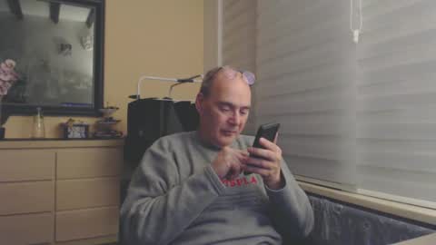 Snapshot of nightkeeper63 chatting on 01/20/25, 01:18 nightkeeper63 online show from 01/20/25, 01:18