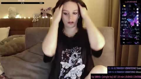 Snapshot of nightpurr chatting on 01/12/26, 05:51 Darcy online show from 01/12/26, 05:51