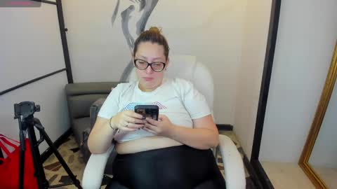 Anni online show from 02/26/25, 10:20