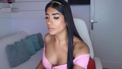 Snapshot of niickylovee chatting on 10/13/25, 06:41 Nicolle Bustamante online show from 10/13/25, 06:41