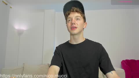 Snapshot of niico_18 chatting on 02/01/25, 06:00 Nicolas Mucci online show from 02/01/25, 06:00
