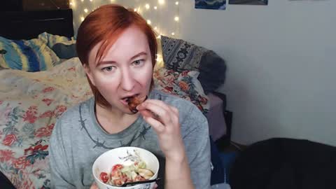 Snapshot of nika_fuchs chatting on 12/24/24, 05:16 Nika online show from 12/24/24, 05:16