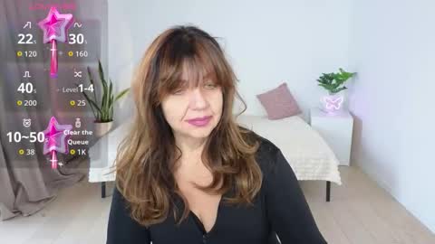 Nika light online show from 12/17/25, 12:33