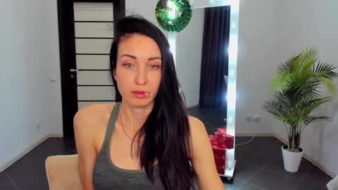 Snapshot of nikamiles chatting on 12/01/24, 05:46 Nika online show from 12/01/24, 05:46