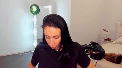 Snapshot of nikamiles chatting on 12/03/24, 07:32 Nika online show from 12/03/24, 07:32