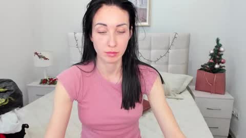 Snapshot of nikamiles chatting on 12/28/24, 09:08 Nika online show from 12/28/24, 09:08