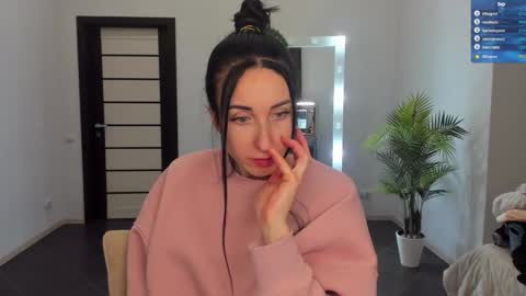 Snapshot of nikamiles chatting on 01/05/25, 02:52 Nika online show from 01/05/25, 02:52