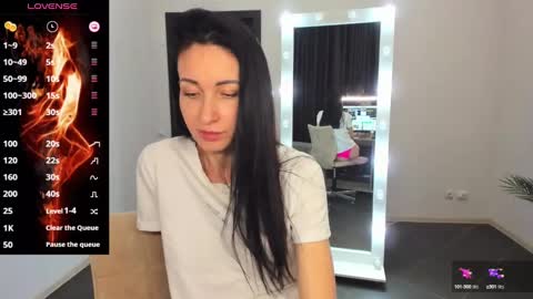 Snapshot of nikamiles chatting on 02/08/25, 05:50 Nika online show from 02/08/25, 05:50