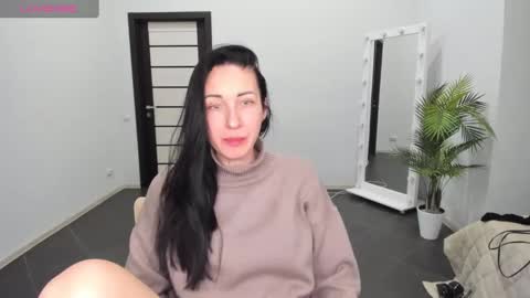 Snapshot of nikamiles chatting on 02/16/25, 04:42 Nika online show from 02/16/25, 04:42