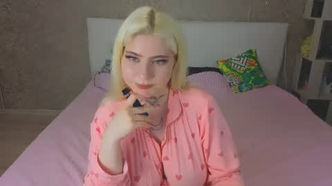 Snapshot of nikarocks chatting on 06/11/26, 09:46 nikarocks online show from 06/11/26, 09:46