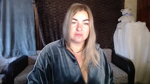 Snapshot of nikaskylink chatting on 10/14/25, 03:40 Nika online show from 10/14/25, 03:40