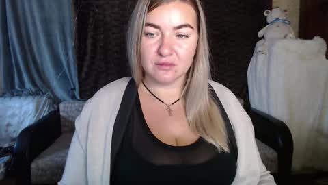 Snapshot of nikaskylink chatting on 10/15/25, 04:01 Nika online show from 10/15/25, 04:01