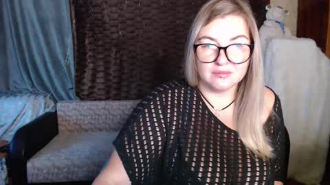 Snapshot of nikaskylink chatting on 10/27/25, 03:54 Nika online show from 10/27/25, 03:54