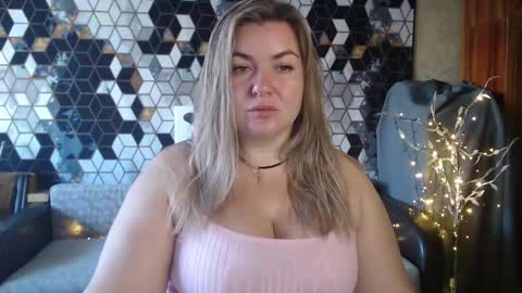 Snapshot of nikaskylink chatting on 03/23/26, 05:00 Nika online show from 03/23/26, 05:00