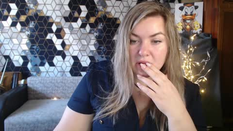 Snapshot of nikaskylink chatting on 03/31/26, 04:13 Nika online show from 03/31/26, 04:13