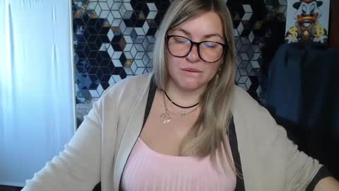 Snapshot of nikaskylink chatting on 04/23/26, 05:19 Nika online show from 04/23/26, 05:19