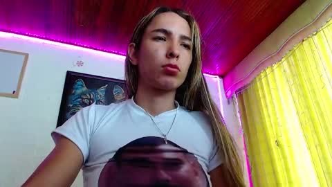 Snapshot of niki_1998 chatting on 12/21/24, 07:06 Natalia online show from 12/21/24, 07:06