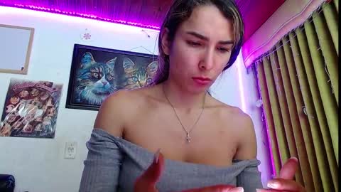Snapshot of niki_1998 chatting on 02/24/25, 12:52 Natalia online show from 02/24/25, 12:52