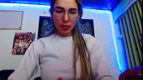 Snapshot of niki_1998 chatting on 02/28/25, 12:54 Natalia online show from 02/28/25, 12:54