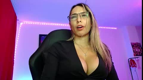 Snapshot of niki_1998 chatting on 10/02/25, 12:06 Natalia online show from 10/02/25, 12:06