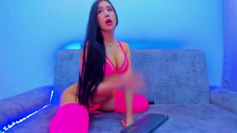 nikii_white online show from 04/15/26, 05:14