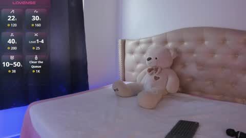 Snapshot of nikiibrooks chatting on 05/15/26, 02:13 Niikii online show from 05/15/26, 02:13
