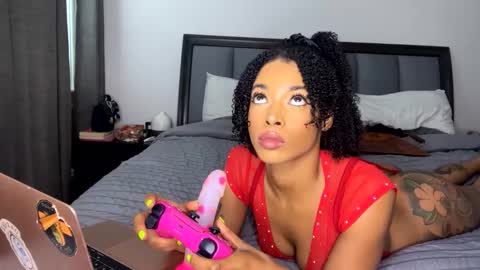 Snapshot of nikitalove104 chatting on 10/03/25, 05:54 nikitalove104 online show from 10/03/25, 05:54