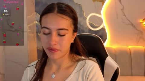 Snapshot of nikka_tx chatting on 03/04/26, 12:33 Online 2200 to 600 online show from 03/04/26, 12:33