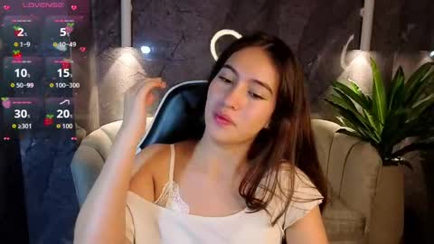 Snapshot of nikka_tx chatting on 04/13/26, 12:43 Online 2200 to 600 online show from 04/13/26, 12:43