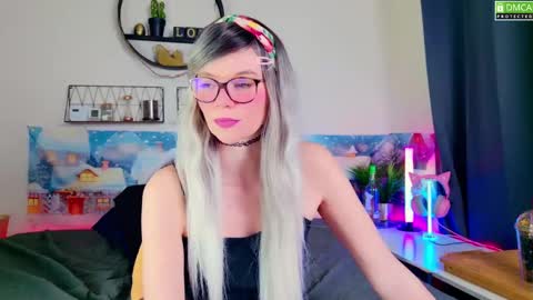 Snapshot of nikki_goldberg chatting on 12/30/24, 08:15 Kitty Chatte online show from 12/30/24, 08:15