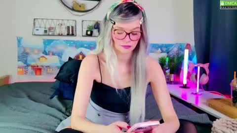 Snapshot of nikki_goldberg chatting on 01/02/25, 06:50 Kitty Chatte online show from 01/02/25, 06:50
