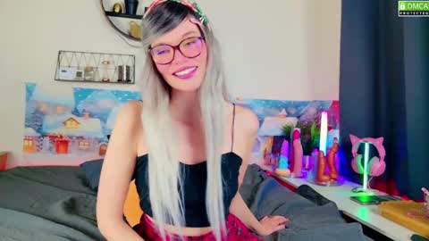 Snapshot of nikki_goldberg chatting on 01/04/25, 07:34 Kitty Chatte online show from 01/04/25, 07:34