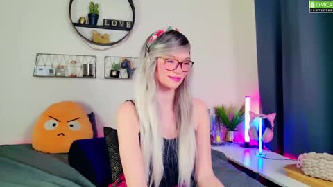 Snapshot of nikki_goldberg chatting on 01/11/25, 07:39 Kitty Chatte online show from 01/11/25, 07:39