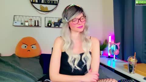 Snapshot of nikki_goldberg chatting on 01/22/25, 08:38 Kitty Chatte online show from 01/22/25, 08:38