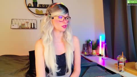Snapshot of nikki_goldberg chatting on 02/16/25, 08:21 Kitty Chatte online show from 02/16/25, 08:21