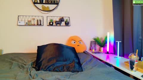 Snapshot of nikki_goldberg chatting on 02/18/25, 08:36 Kitty Chatte online show from 02/18/25, 08:36