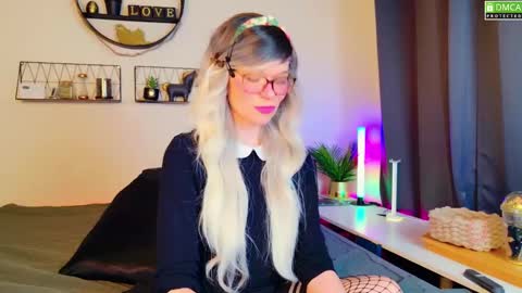 Snapshot of nikki_goldberg chatting on 02/19/25, 08:41 Kitty Chatte online show from 02/19/25, 08:41