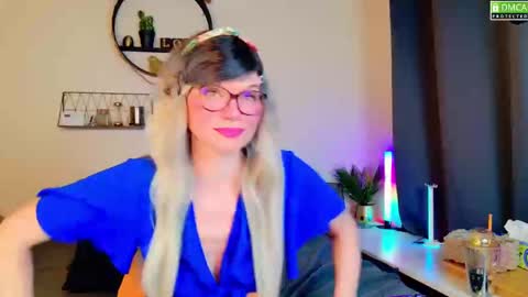 Snapshot of nikki_goldberg chatting on 03/10/25, 08:34 Kitty Chatte online show from 03/10/25, 08:34