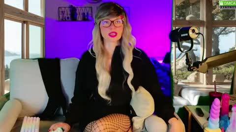 Snapshot of nikki_goldberg chatting on 09/13/25, 09:20 Kitty Chatte online show from 09/13/25, 09:20