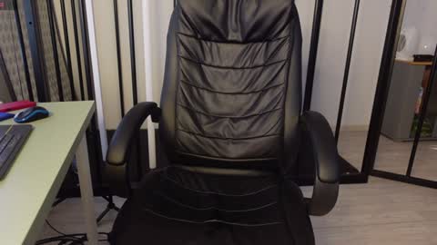 Snapshot of nikki_hard chatting on 12/13/24, 09:46 nikki online show from 12/13/24, 09:46